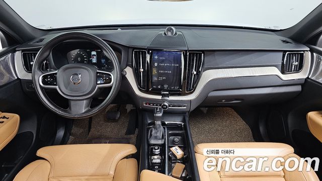 Volvo XC60 — interior