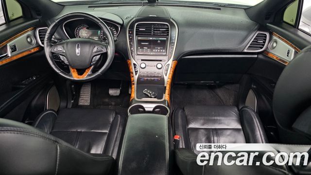 Lincoln MKX — interior