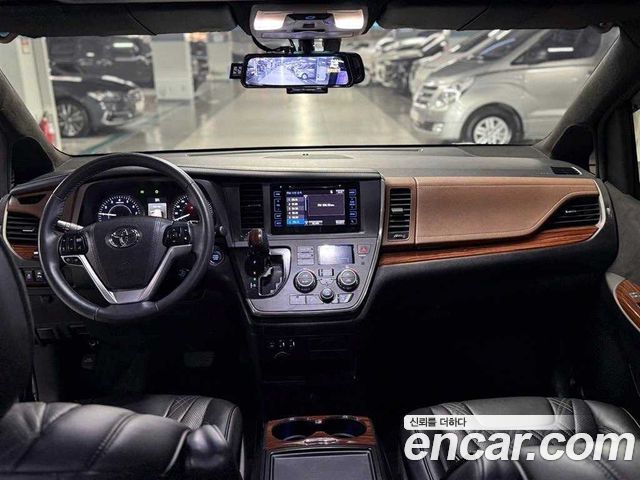Toyota Sienna — interior