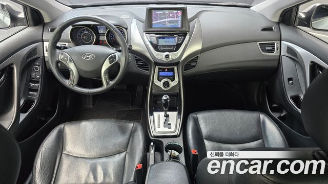 Hyundai Avante — interior