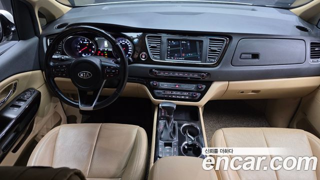 Kia Carnival — interior