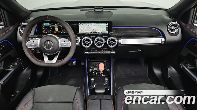 Mercedes-Benz GLB-Class — interior