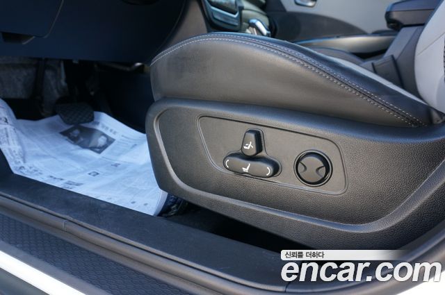 KG Mobility Tivoli — interior