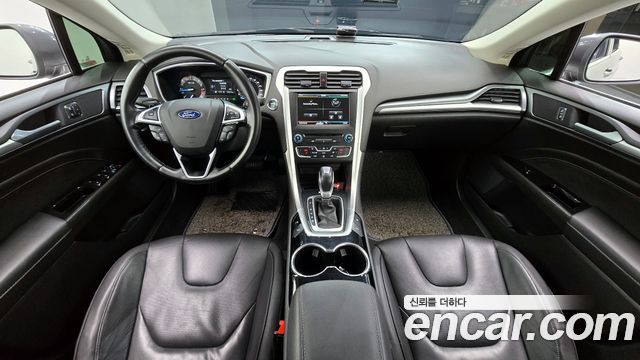 Ford Mondeo — interior