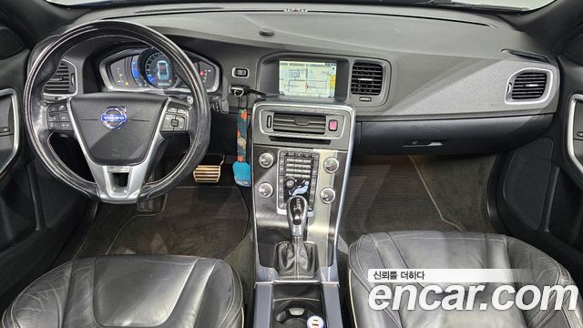 Volvo S60 — interior