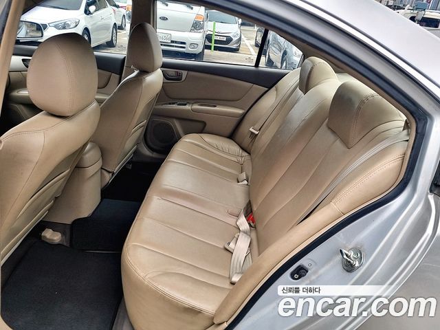 Kia Lotze — interior