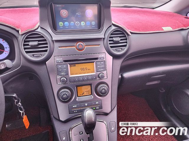 Kia Carens — interior