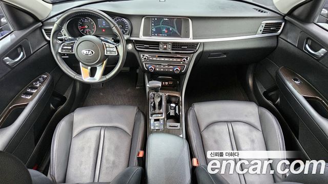 Kia K5 — interior