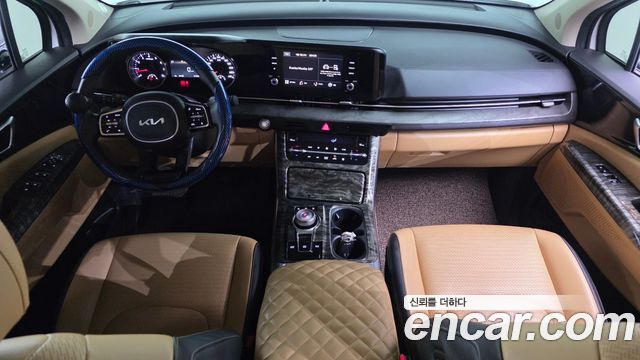 Kia Carnival — interior