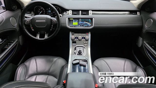 Land Rover Range Rover Evoque — interior