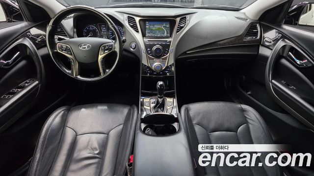 Hyundai Grandeur — interior