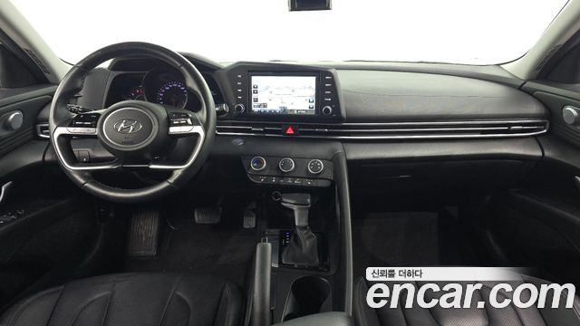Hyundai Avante — interior
