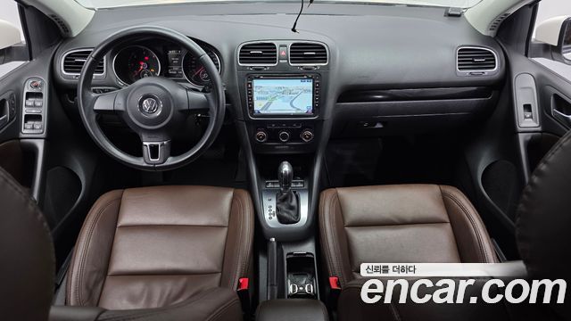 Volkswagen Golf — interior