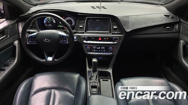 Hyundai Sonata — interior