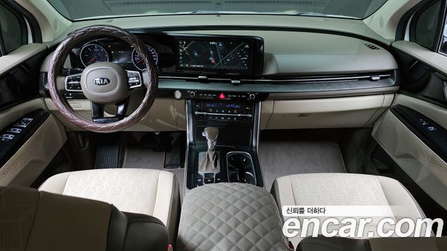 Kia Carnival — interior