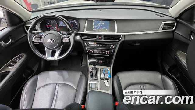 Kia K5 — interior