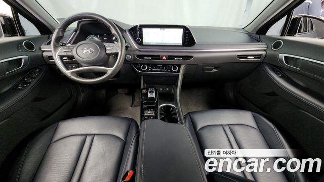 Hyundai Sonata — interior