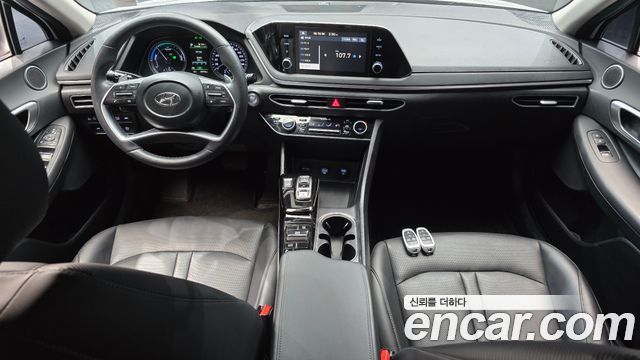 Hyundai Sonata — interior