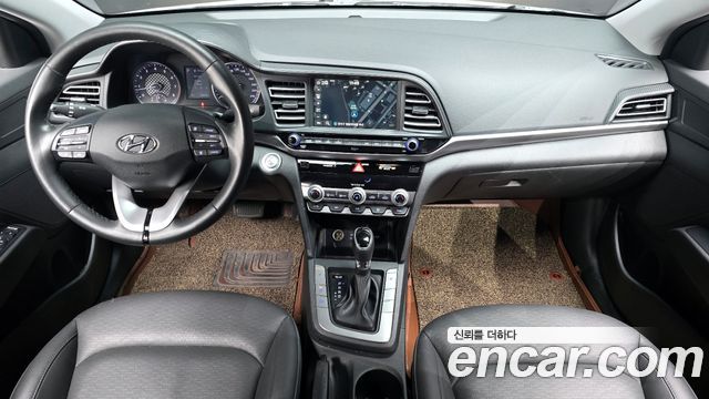 Hyundai Avante — interior