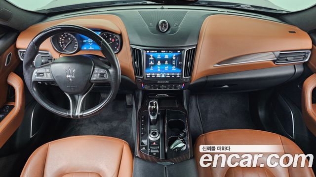 Maserati Levante — interior