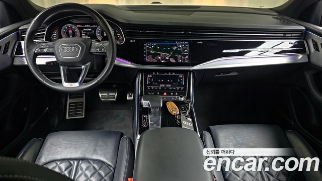 Audi Q8 — interior