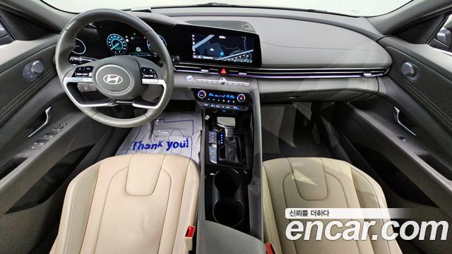 Hyundai Avante — interior