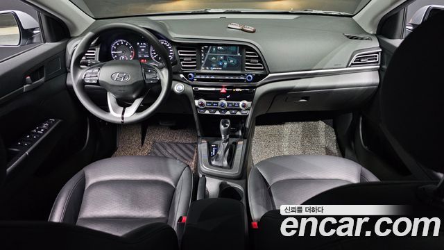 Hyundai Avante — interior