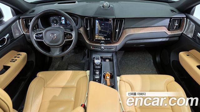 Volvo XC60 — interior