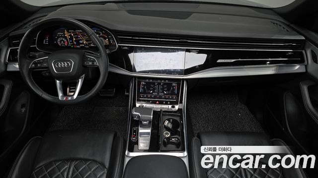 Audi Q8 — interior