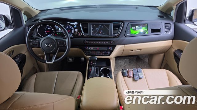 Kia Carnival — interior