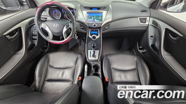 Hyundai Avante — interior