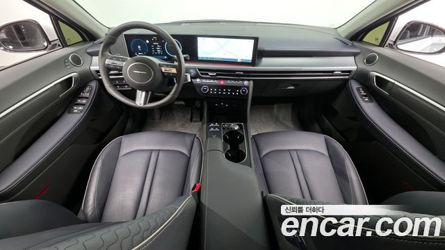 Hyundai Sonata — interior