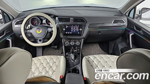 Volkswagen Tiguan — interior