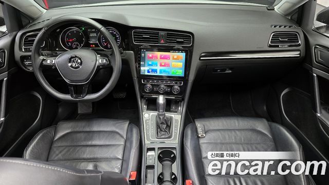 Volkswagen Golf — interior
