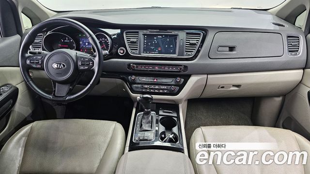 Kia Carnival — interior