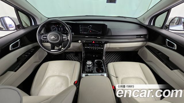 Kia Carnival — interior