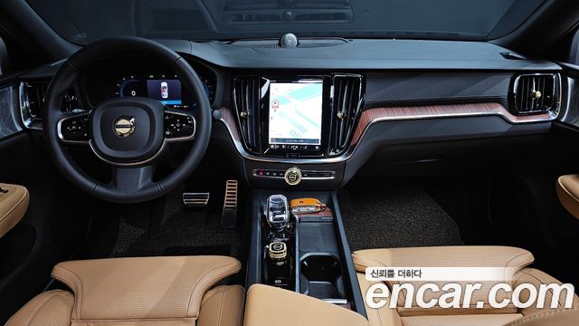 Volvo S60 — interior
