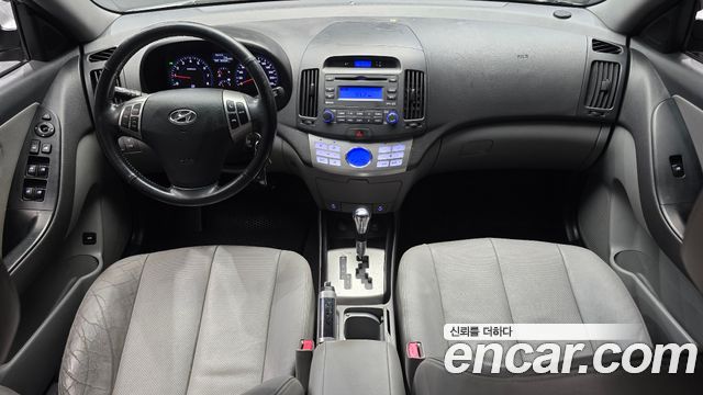 Hyundai Avante — interior