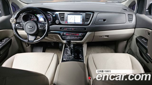 Kia Carnival — interior