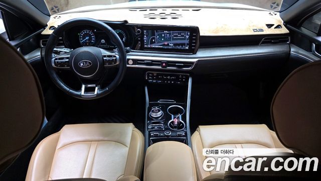 Kia K5 — interior