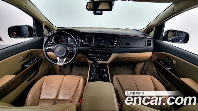 Kia Carnival — interior