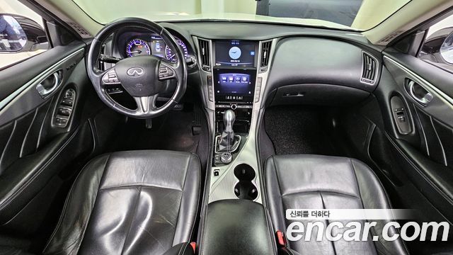 Infiniti Q50 — interior