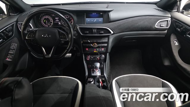 Infiniti Q30 — interior