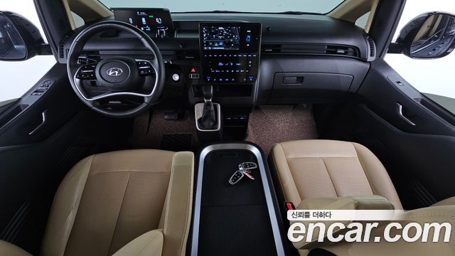 Hyundai Staria — interior