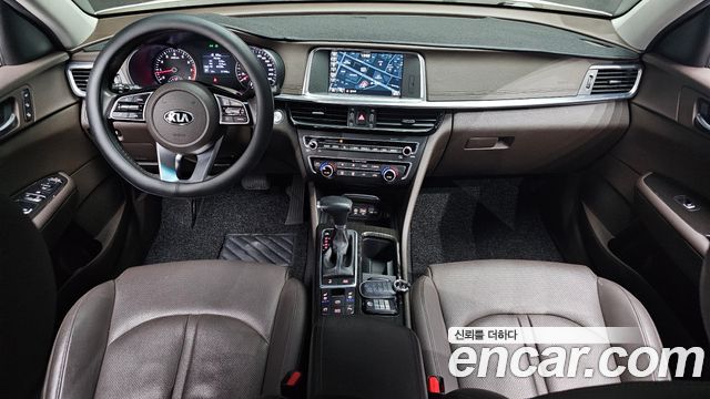 Kia K5 — interior