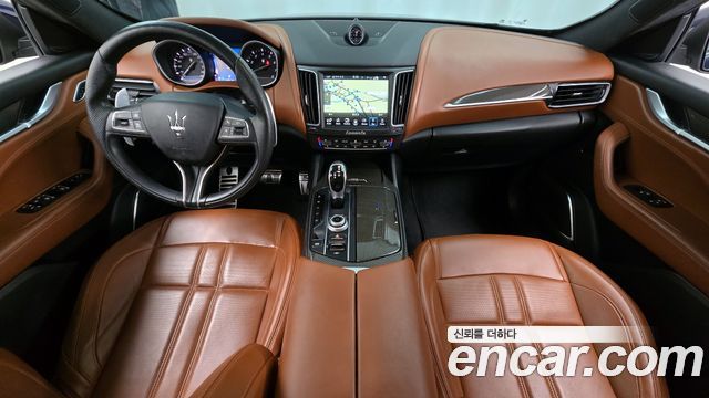 Maserati Levante — interior