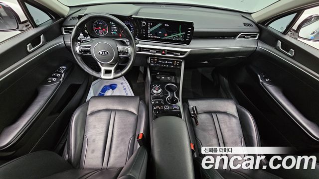 Kia K5 — interior