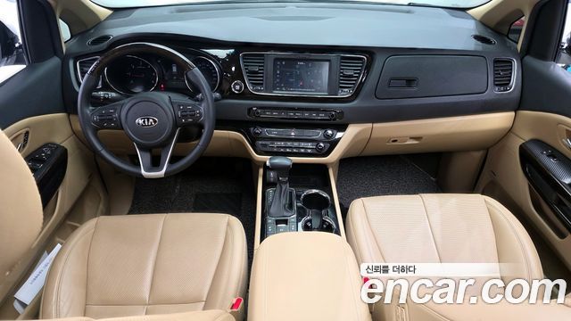 Kia Carnival — interior