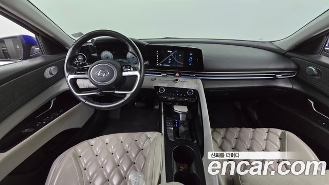 Hyundai Avante — interior