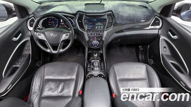 Hyundai Santa Fe — interior